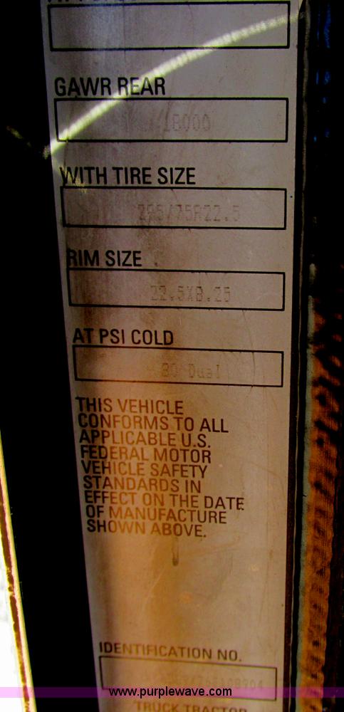 image for item F4061 2006 Kenworth T600 semi truck