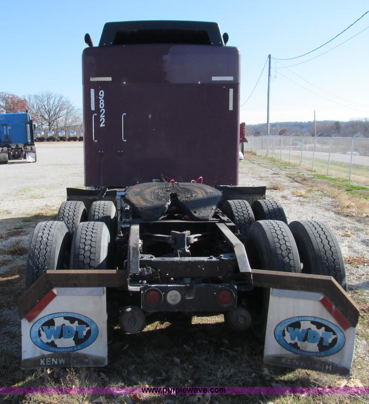 image for item F4673 1998 Kenworth T800 Aero Cab semi truck