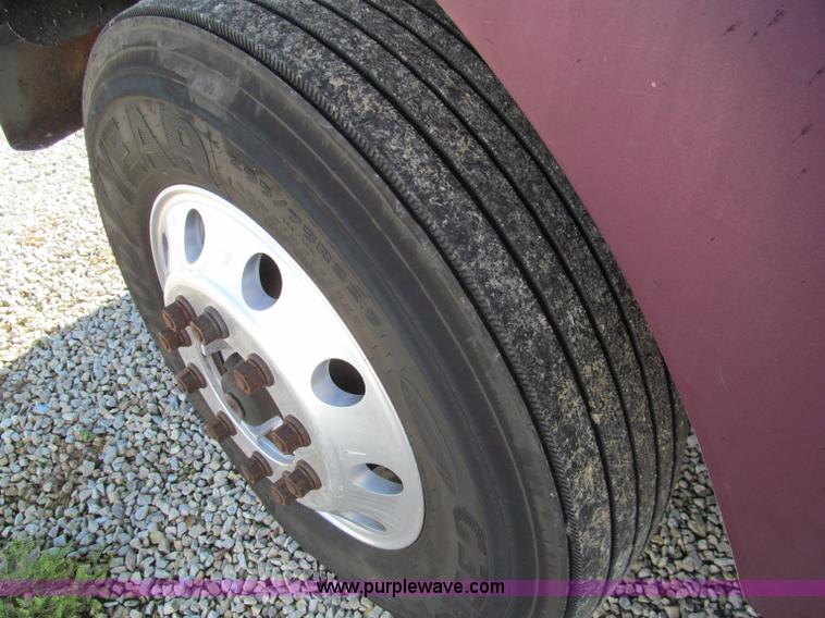 image for item F4673 1998 Kenworth T800 Aero Cab semi truck