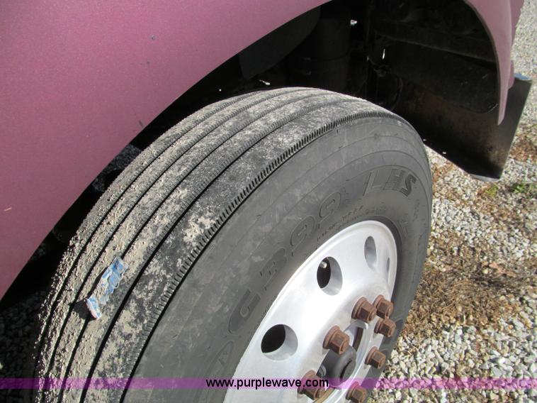 image for item F4673 1998 Kenworth T800 Aero Cab semi truck