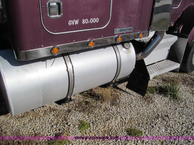 image for item F4673 1998 Kenworth T800 Aero Cab semi truck