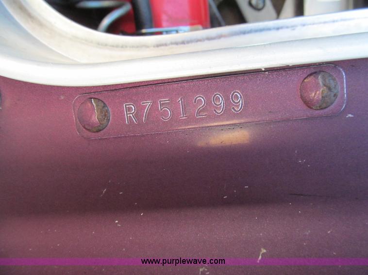 image for item F4673 1998 Kenworth T800 Aero Cab semi truck