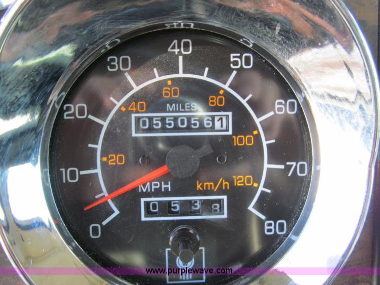 image for item F4673 1998 Kenworth T800 Aero Cab semi truck