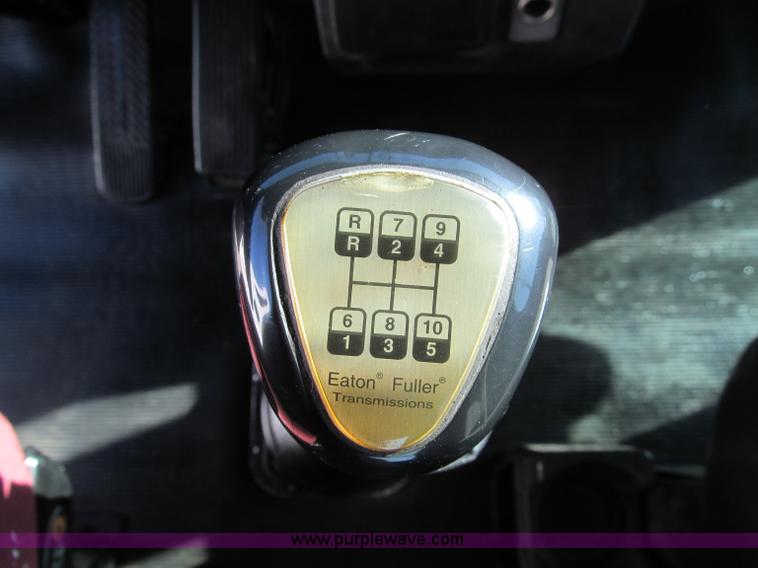 image for item F4673 1998 Kenworth T800 Aero Cab semi truck