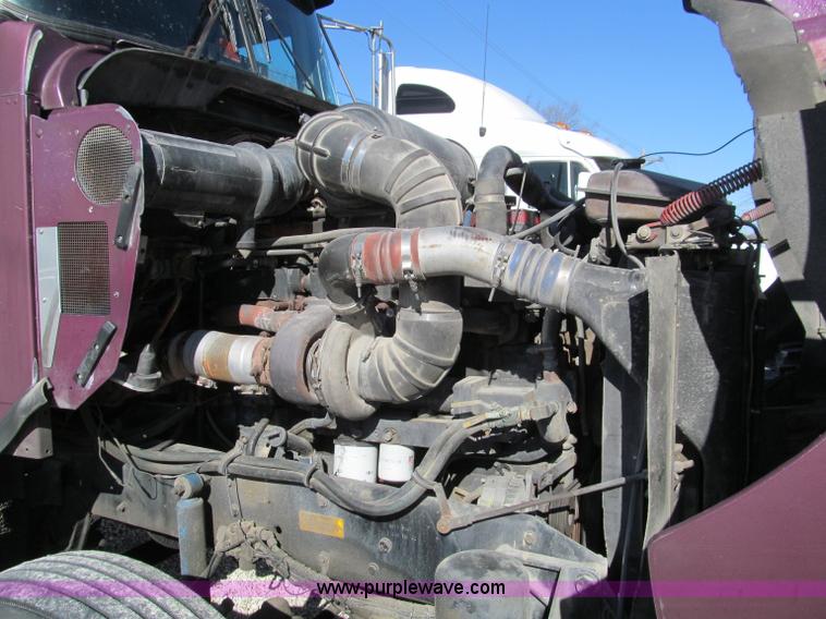 image for item F4673 1998 Kenworth T800 Aero Cab semi truck