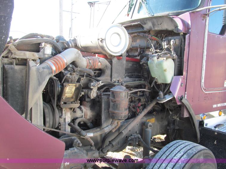 image for item F4673 1998 Kenworth T800 Aero Cab semi truck