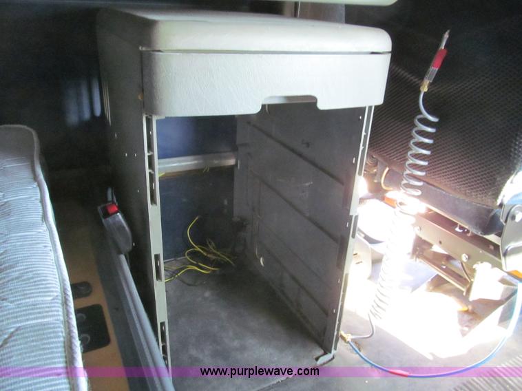 image for item F4674 2003 Freightliner Columbia semi truck