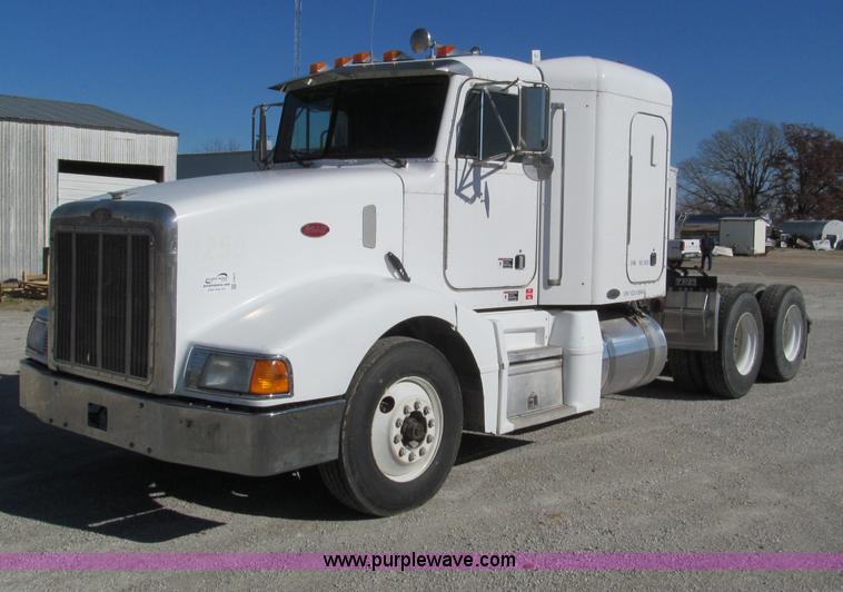 image for item F4675 2000 Peterbilt 377 semi truck