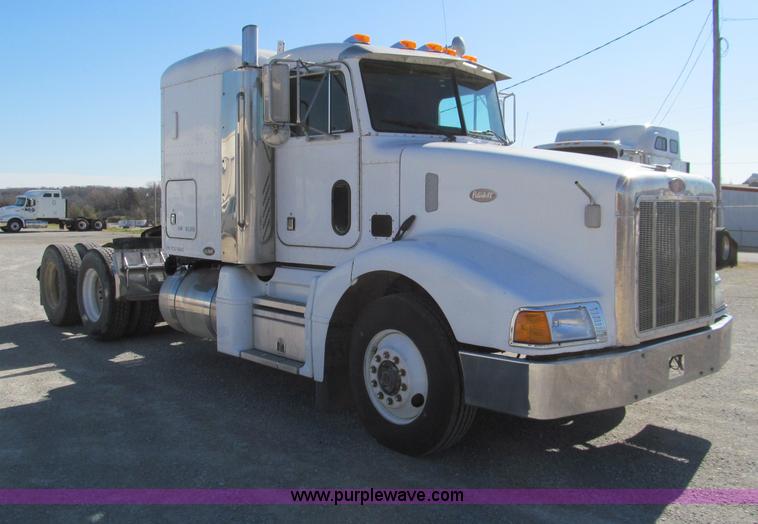image for item F4675 2000 Peterbilt 377 semi truck