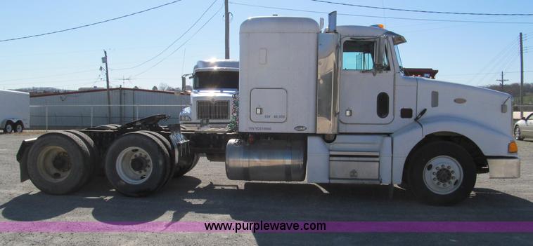 image for item F4675 2000 Peterbilt 377 semi truck
