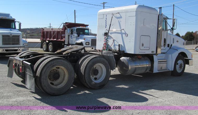 image for item F4675 2000 Peterbilt 377 semi truck