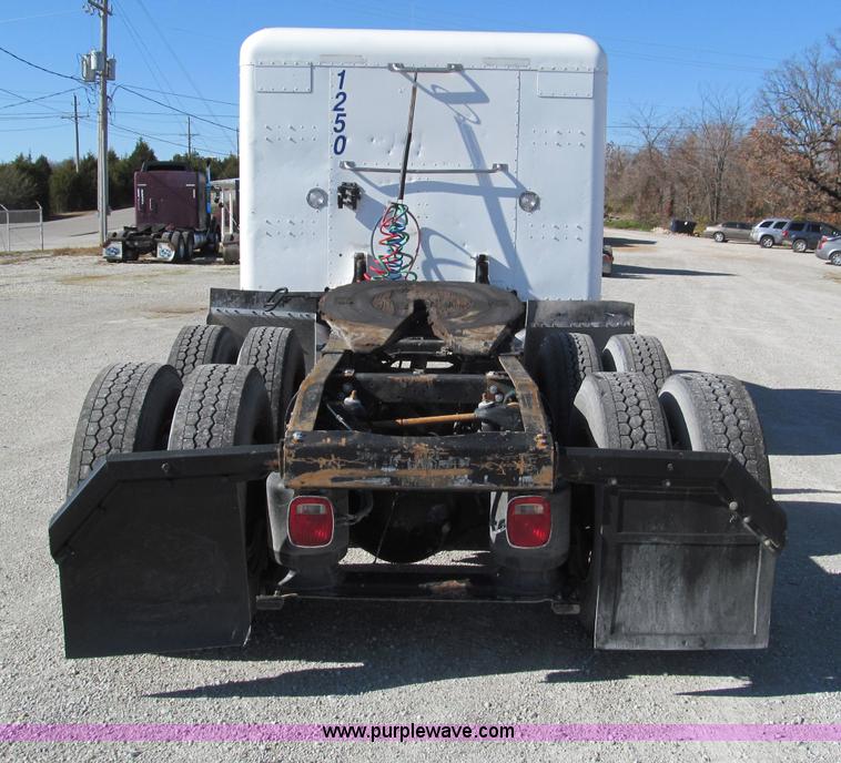 image for item F4675 2000 Peterbilt 377 semi truck