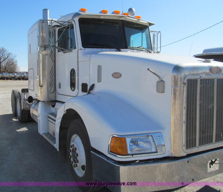 image for item F4675 2000 Peterbilt 377 semi truck
