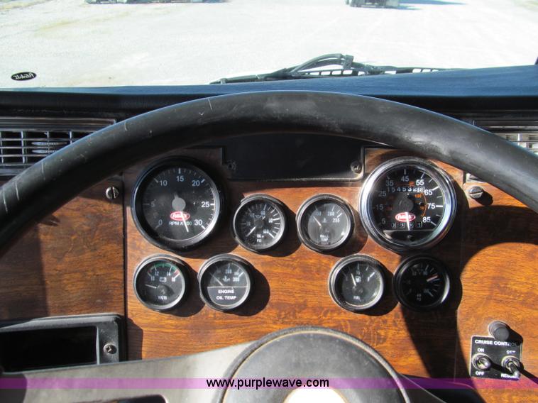 image for item F4675 2000 Peterbilt 377 semi truck