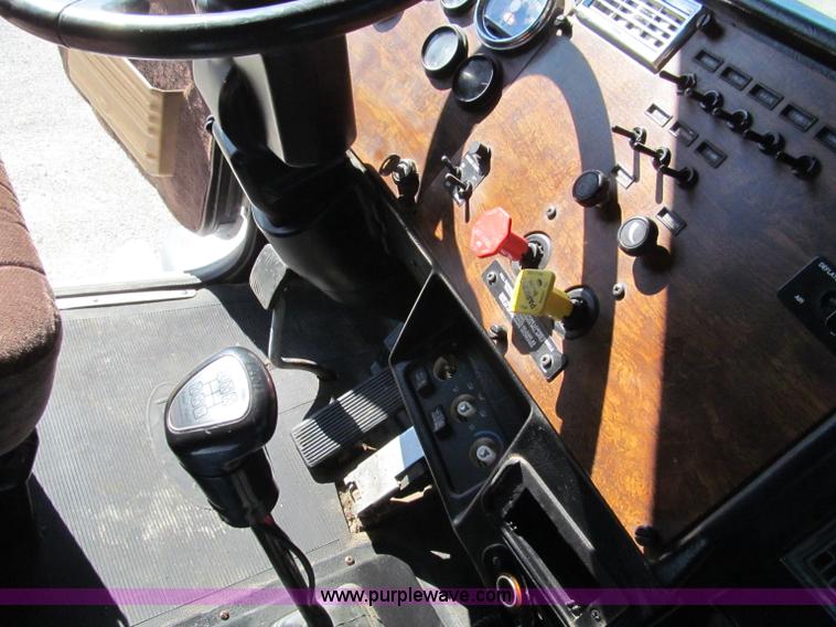 image for item F4675 2000 Peterbilt 377 semi truck