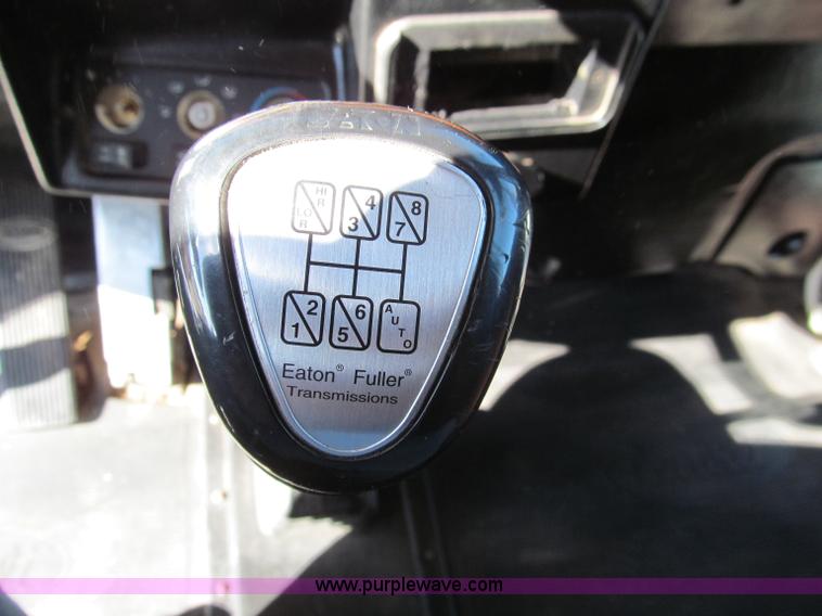 image for item F4675 2000 Peterbilt 377 semi truck