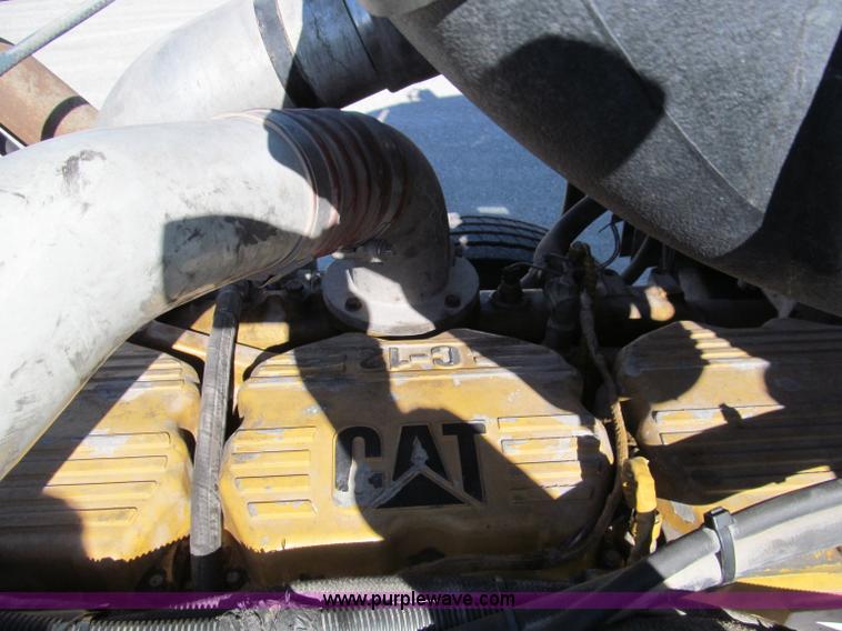 image for item F4675 2000 Peterbilt 377 semi truck