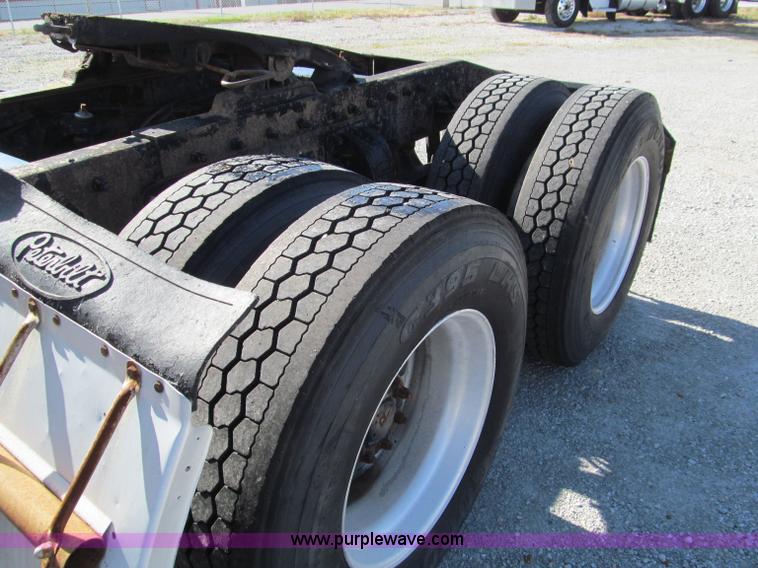 image for item F4676 2001 Peterbilt 387 semi truck