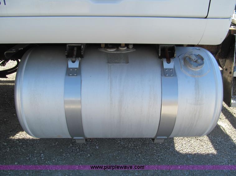 image for item F4676 2001 Peterbilt 387 semi truck