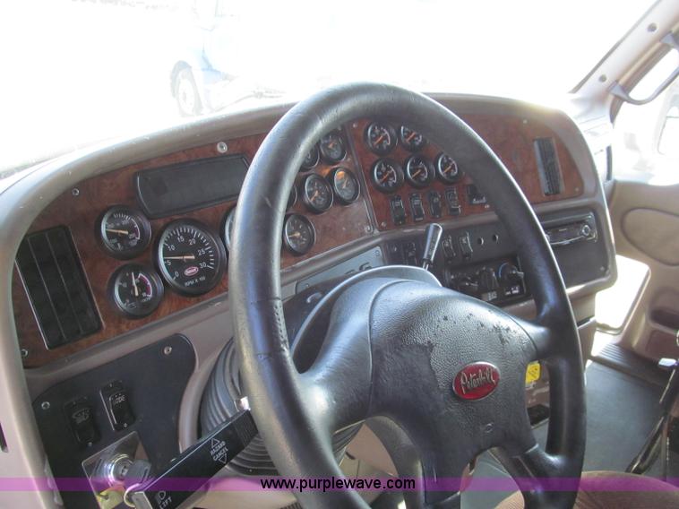 image for item F4676 2001 Peterbilt 387 semi truck