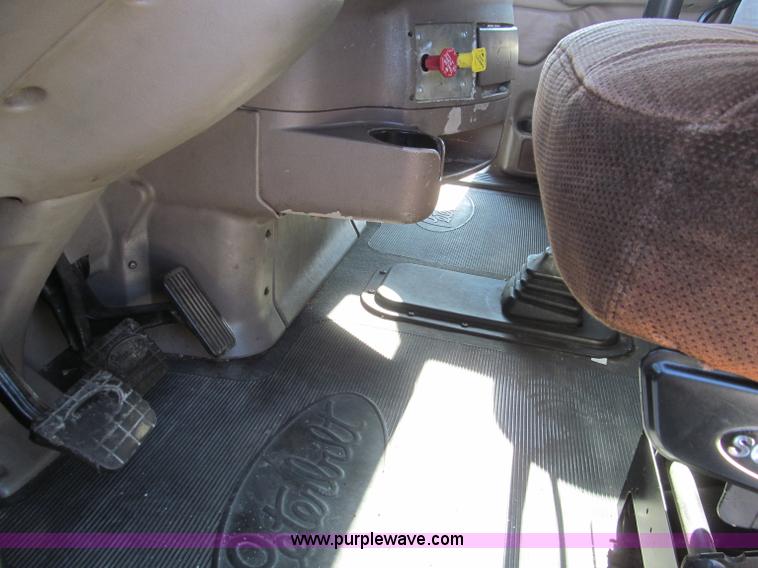 image for item F4676 2001 Peterbilt 387 semi truck