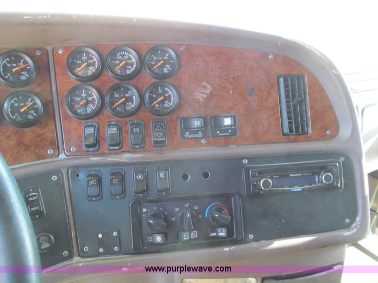 image for item F4676 2001 Peterbilt 387 semi truck