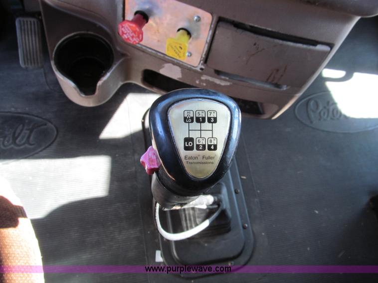 image for item F4676 2001 Peterbilt 387 semi truck