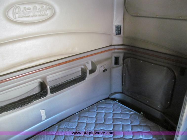 image for item F4676 2001 Peterbilt 387 semi truck