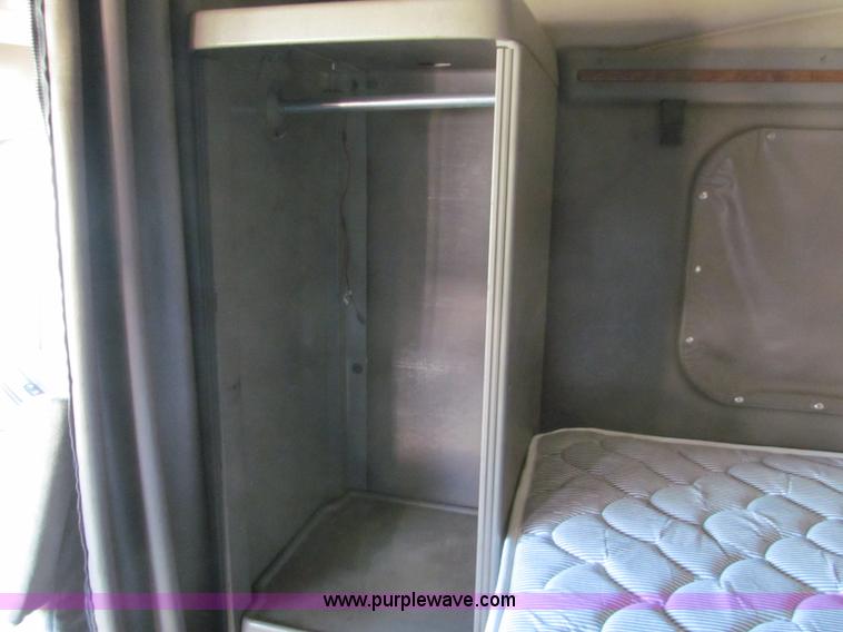 image for item F4676 2001 Peterbilt 387 semi truck