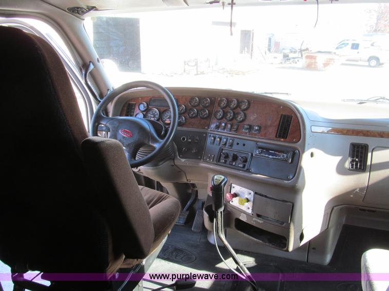 image for item F4676 2001 Peterbilt 387 semi truck