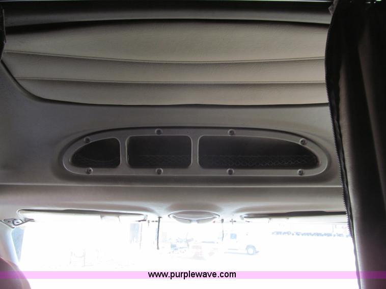 image for item F4676 2001 Peterbilt 387 semi truck