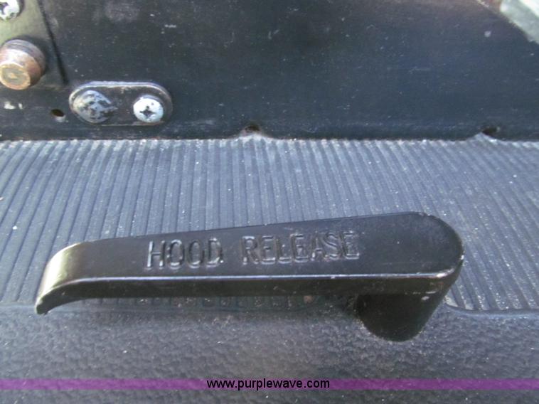 image for item F4676 2001 Peterbilt 387 semi truck