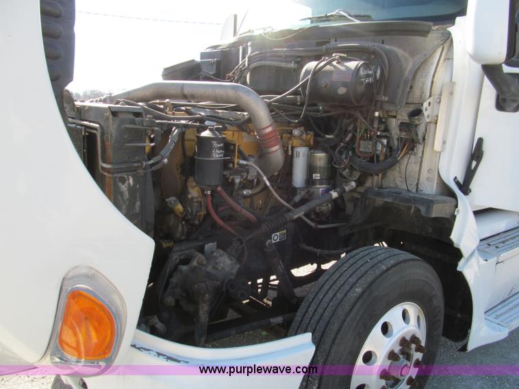 image for item F4676 2001 Peterbilt 387 semi truck