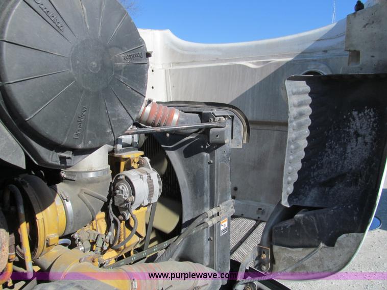 image for item F4676 2001 Peterbilt 387 semi truck