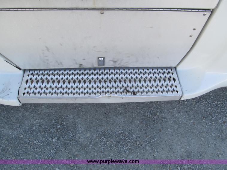 image for item F4676 2001 Peterbilt 387 semi truck