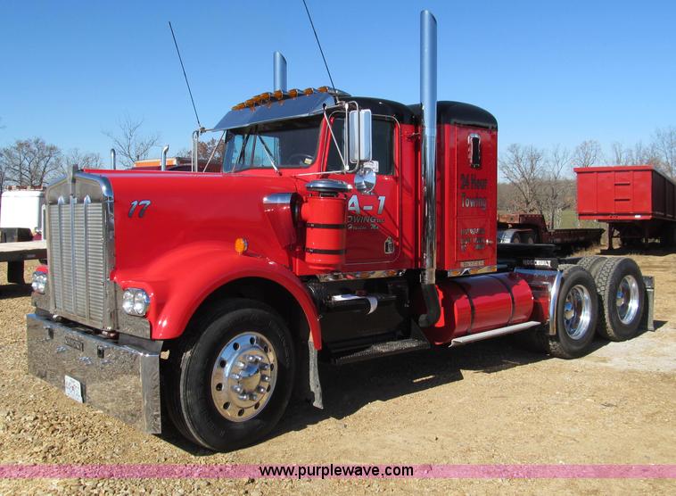 image for item F4677 1981 Kenworth W900 semi truck