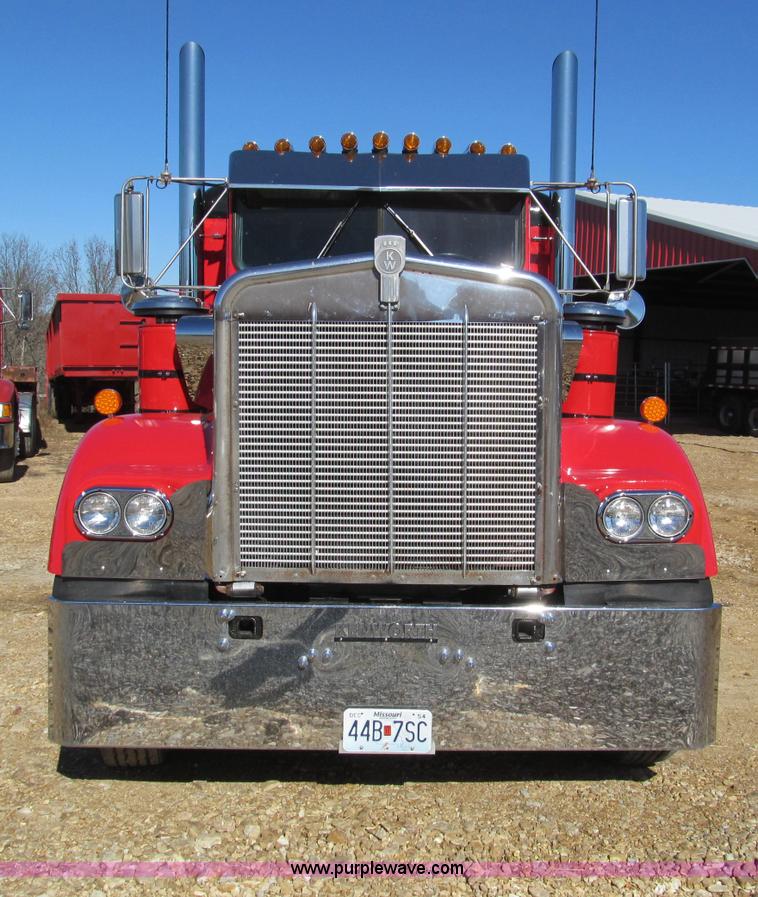 image for item F4677 1981 Kenworth W900 semi truck