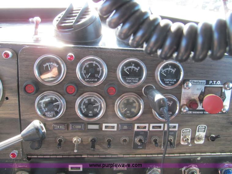 image for item F4677 1981 Kenworth W900 semi truck