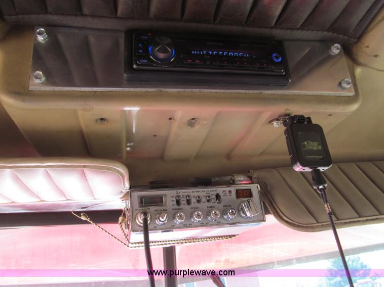 image for item F4677 1981 Kenworth W900 semi truck