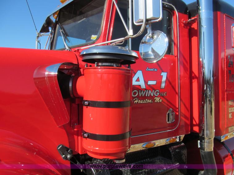 image for item F4677 1981 Kenworth W900 semi truck