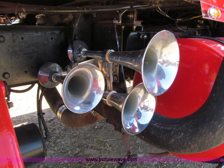 image for item F4677 1981 Kenworth W900 semi truck