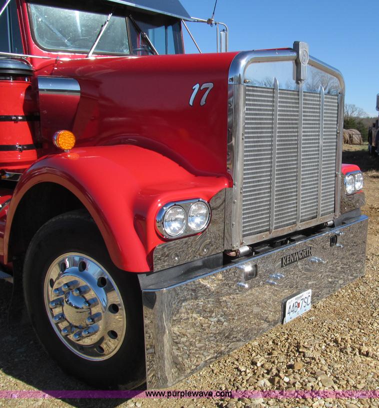 image for item F4677 1981 Kenworth W900 semi truck