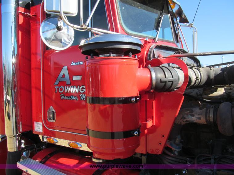 image for item F4677 1981 Kenworth W900 semi truck