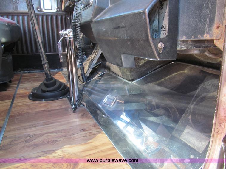 image for item F4677 1981 Kenworth W900 semi truck