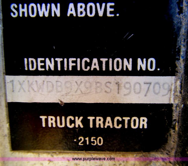 image for item F4677 1981 Kenworth W900 semi truck