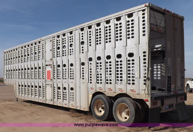 image for item F6297 1989 Wilson livestock trailer