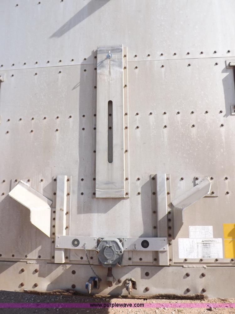 image for item F6297 1989 Wilson livestock trailer