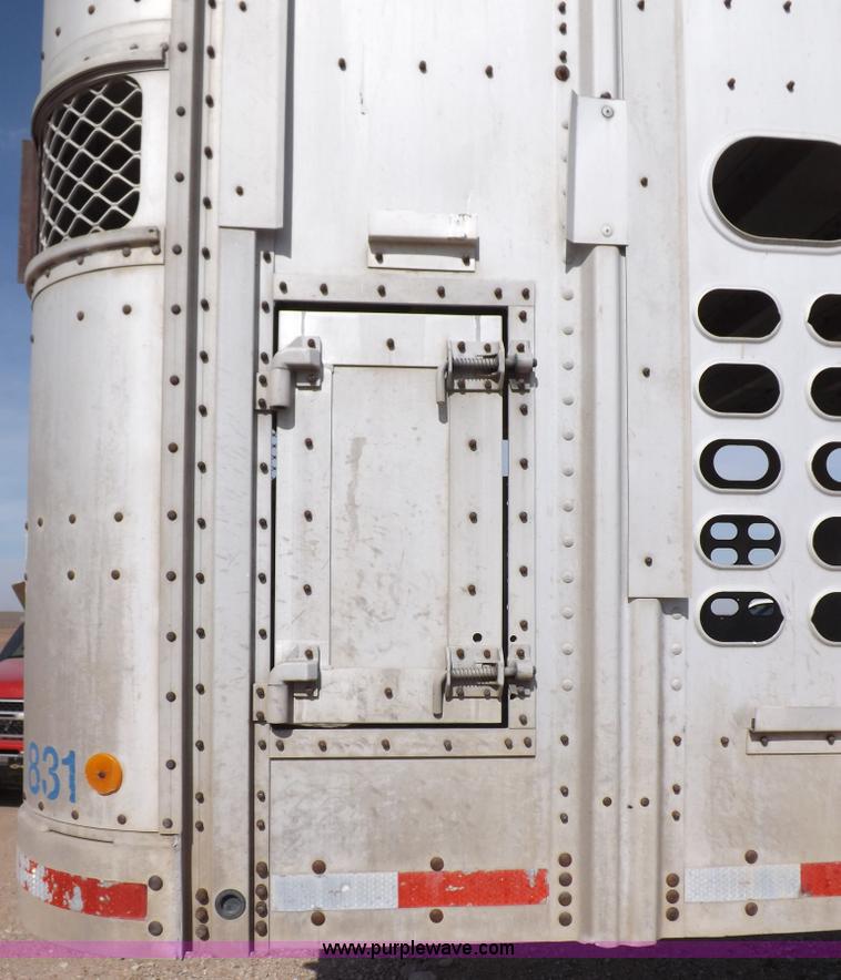 image for item F6297 1989 Wilson livestock trailer