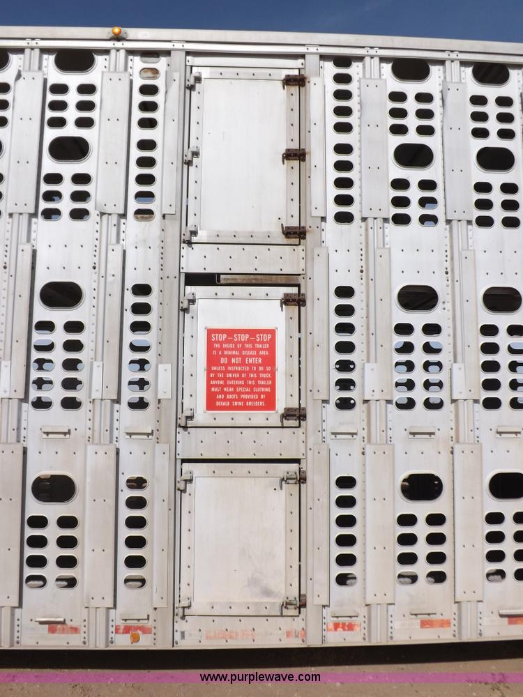 image for item F6297 1989 Wilson livestock trailer