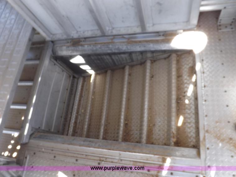 image for item F6297 1989 Wilson livestock trailer